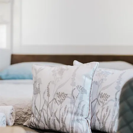 Roosevelt Riverside Apartmans * سيغيد